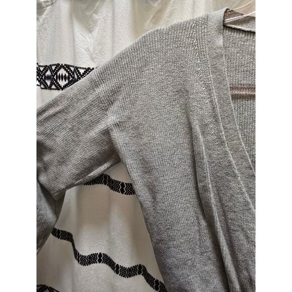 Banana Republic gray ribbed knit faux wrap cropped sweater deep V-neck small - Picture 3 of 10